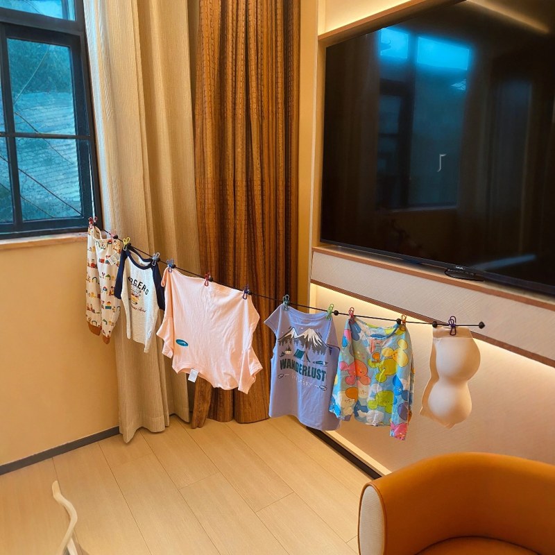 Portable Elastic Clothesline with 12 Clips – Clothes Drying Rope for Indoor & Outdoor